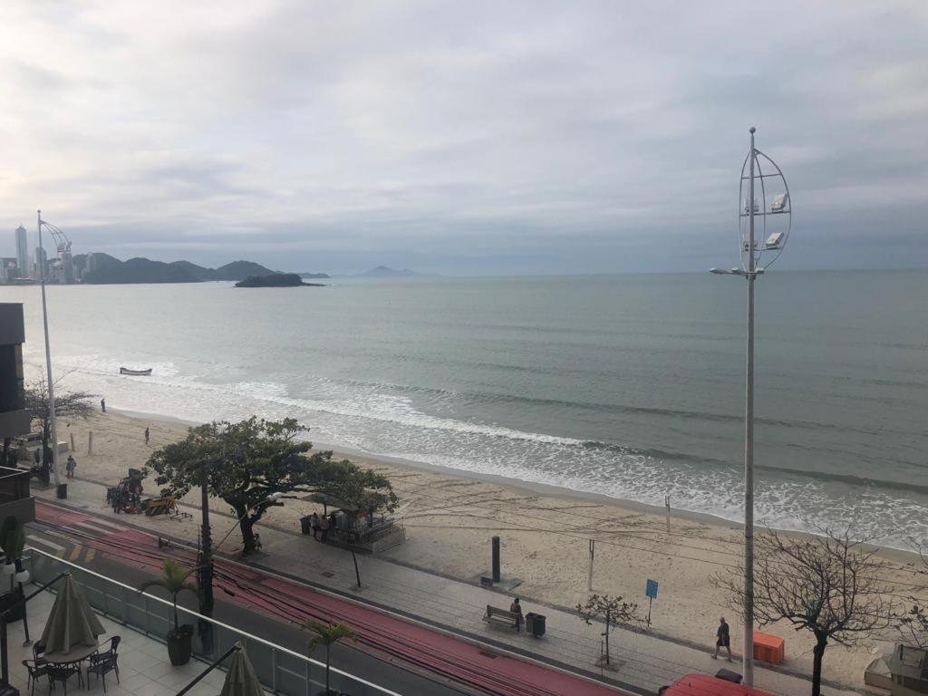 Апартаменти Baln Camboriu - Beira Mar Балнеаріу-Камборіу Екстер'єр фото